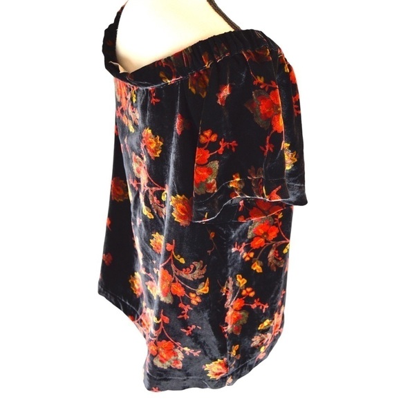 LOFT Velvet Off the Shoulder Dark Floral Top, Flutter Sleeve - Size Medium NWT - Picture 3 of 8